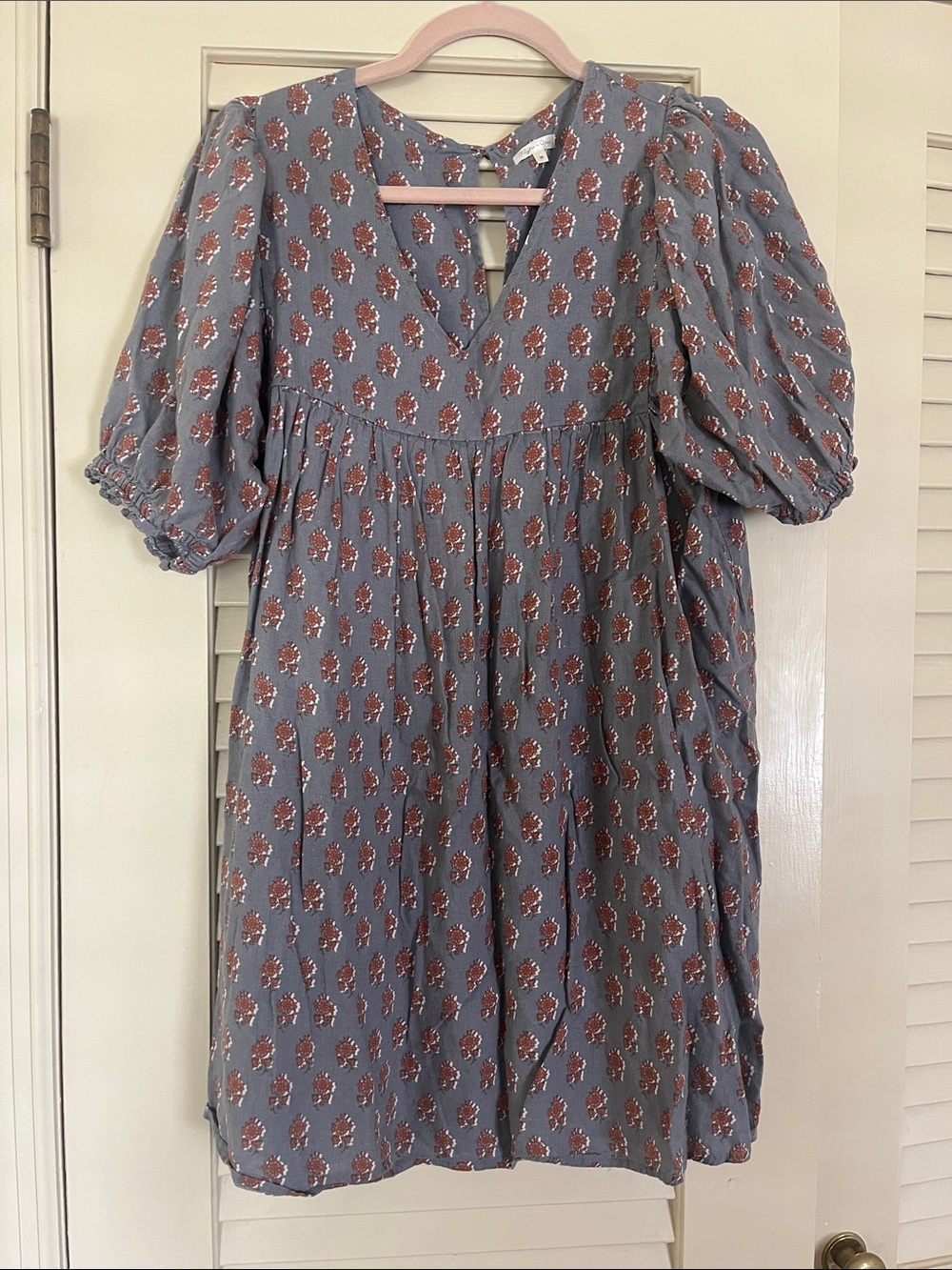 Rylee + cru women’s size M Puff-Sleeve Floral Dress - Slate Blue